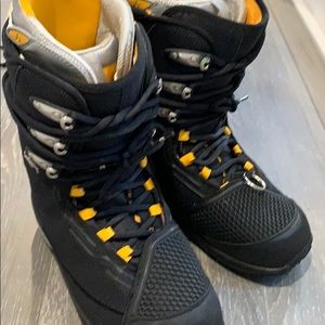 Snowboarding shoes new